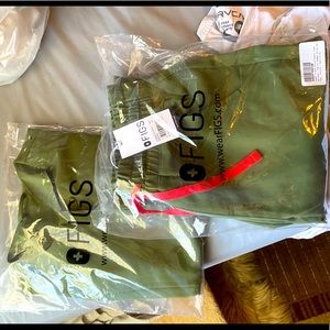 NWT FIGS scrubs set XXS Top/XXSP Joggers